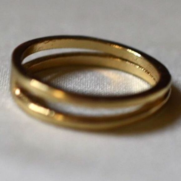 Nostalgic Double Gold Tone Metal Band Size 7 Unisex Trendy Casual Ring - Picture 3 of 4